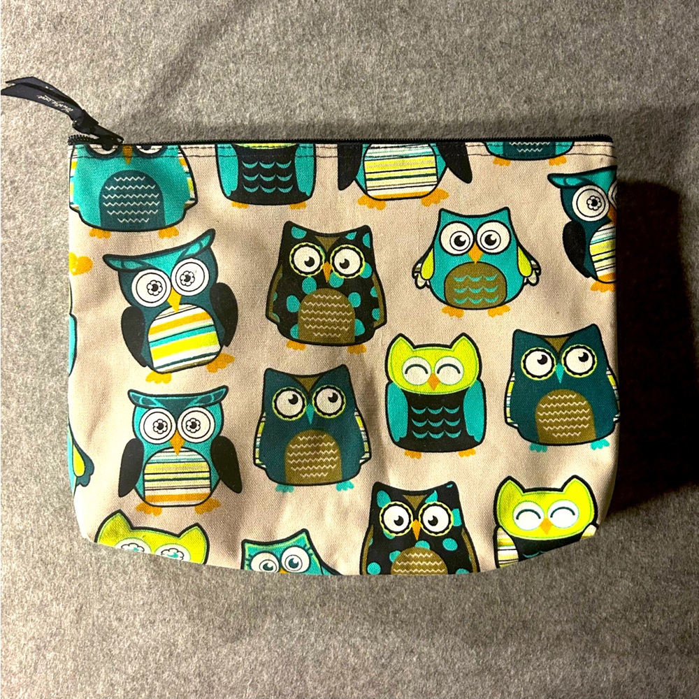 Thirty one owl zippered pouch. Like new. See pics for measurements.